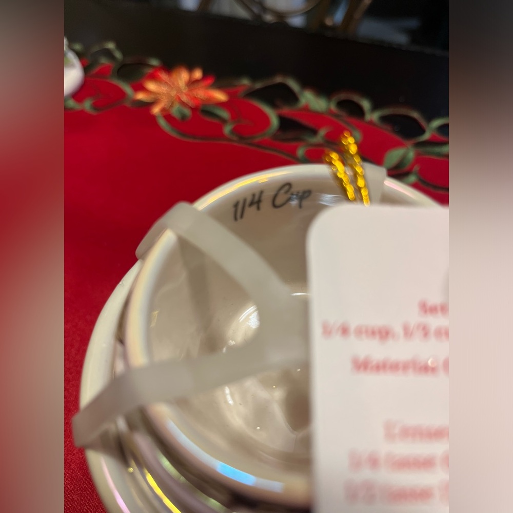 NWT ‘The Bake Shop’ Snowflake White Opal Measuring Cups - Picture 6 of 6